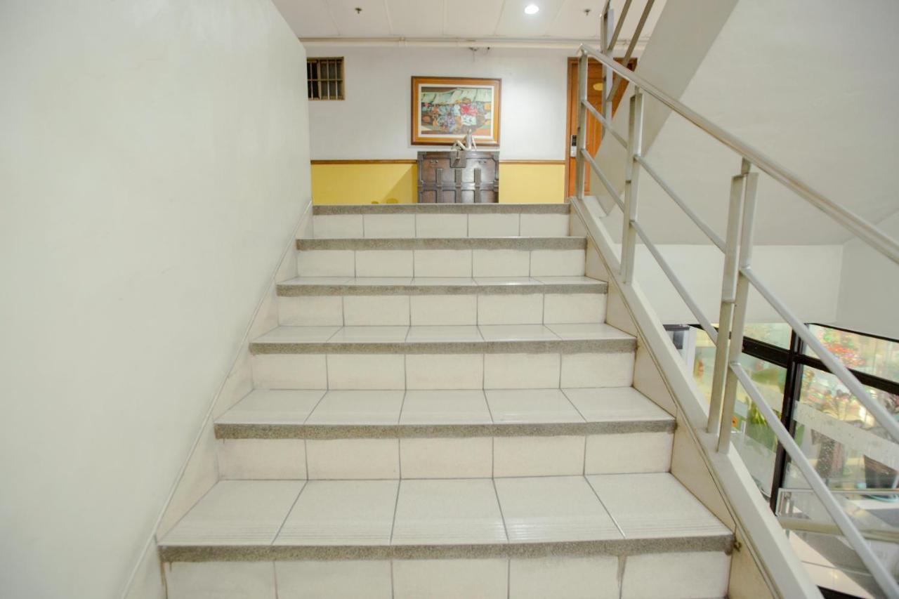Newgrange Condotel Quezon City Extérieur photo